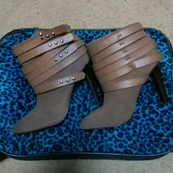 Killer pair of Joe's leather booties sz 7 - Picture 2 of 7